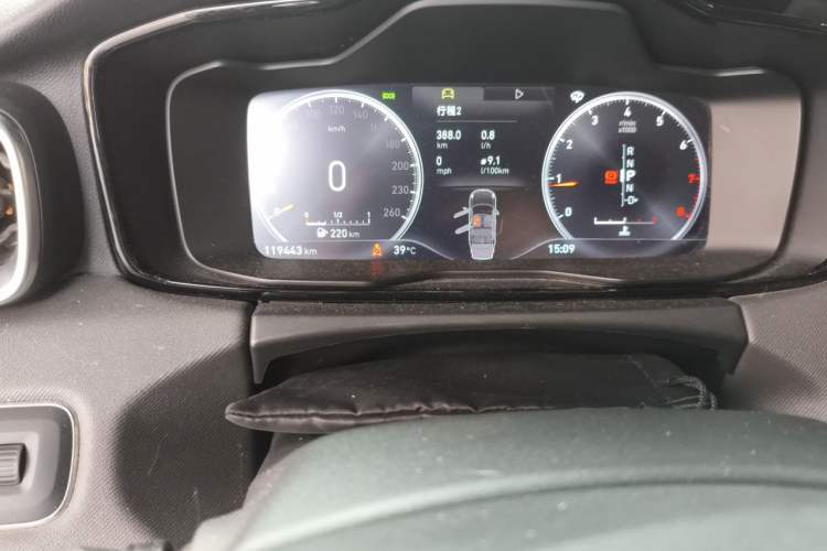 Used Lynk & Co 01 2017 2.0T Two-Wheel-Drive Version Odometer Close Up