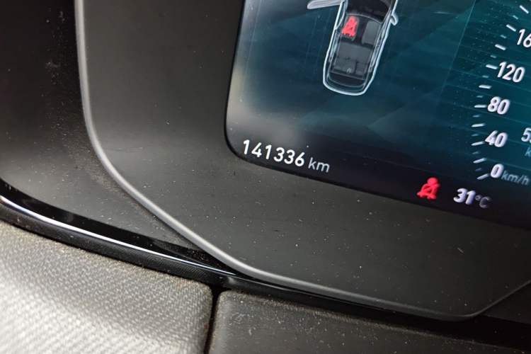 Used Lynk & Co 01 2017 2.0T Two-Wheel Drive Pro Edition Odometer Close Up