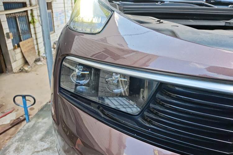 Used Lynk & Co 01 2017 2.0T Two-Wheel Drive Pro Edition Right Front Headlight
