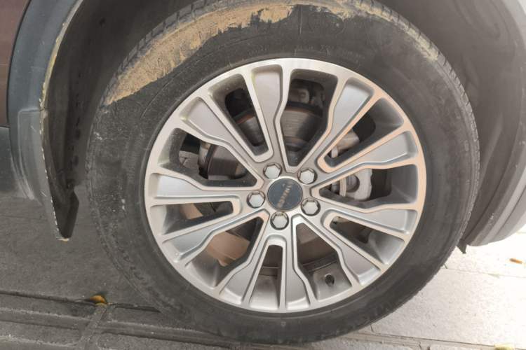 Used Lynk & Co 01 2017 2.0T Two-Wheel-Drive Version Right Front Wheel Hub