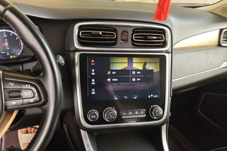 Used Lynk & Co 01 2017 2.0T Two-Wheel-Drive Version Audio And AC Panel