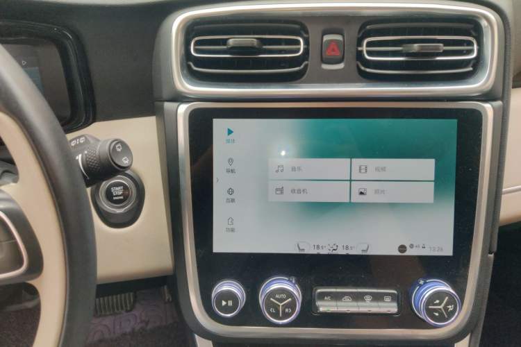 Used Lynk & Co 01 2017 2.0T Two-Wheel Drive Zhaopu Version Audio And AC Panel
