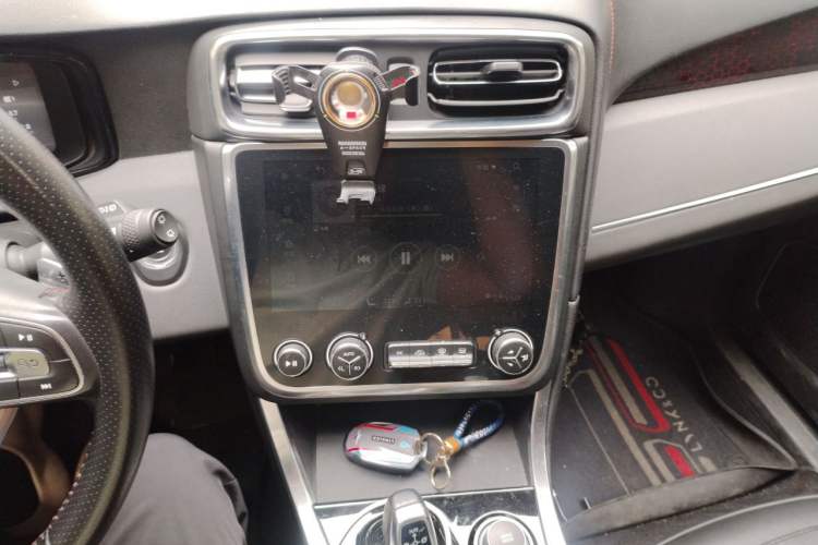 Used Lynk & Co 01 2017 2.0T Four-Wheel Drive Limited-Edition Audio And AC Panel
