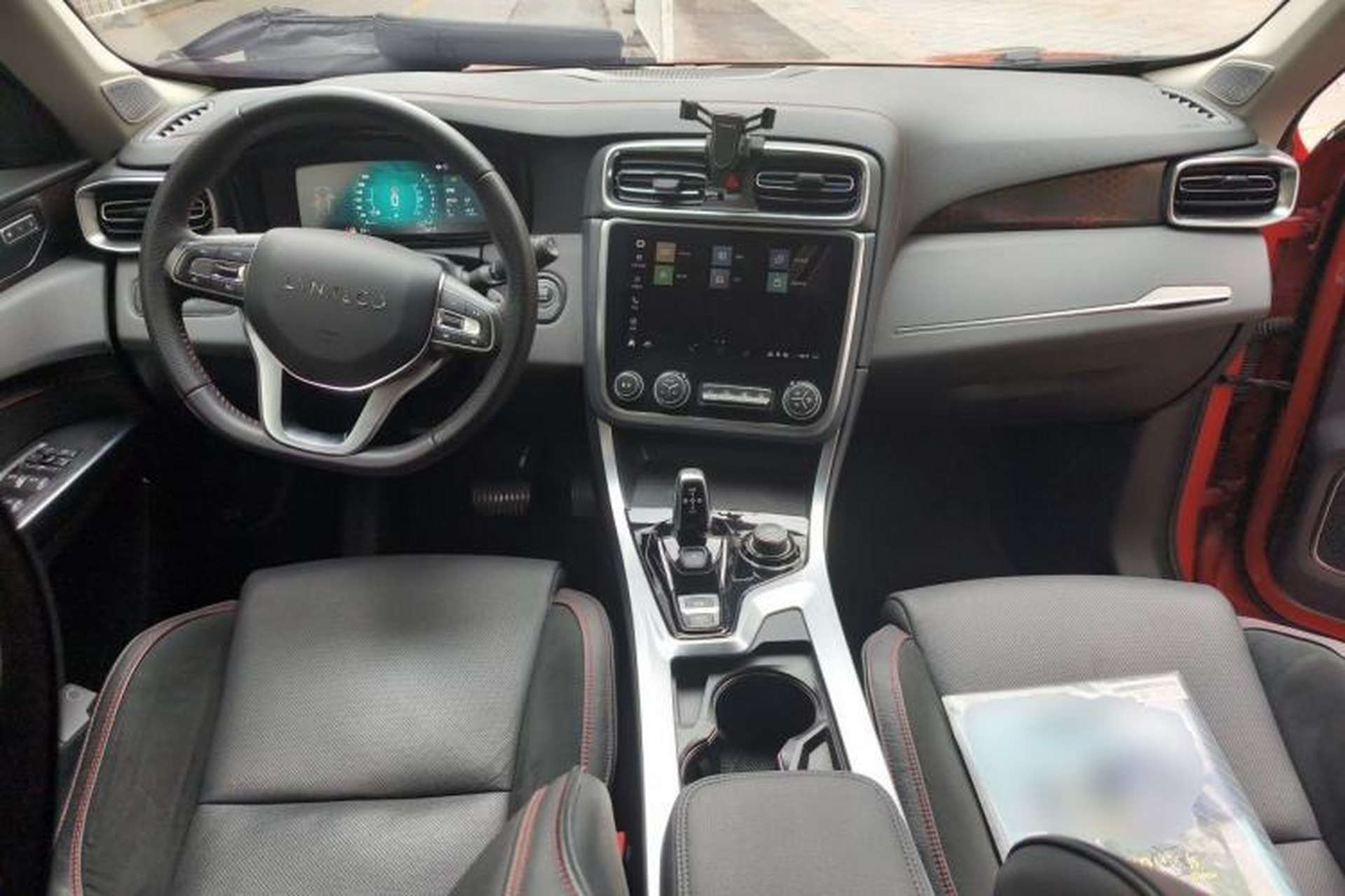 Used Lynk & Co 01 2017 2.0T Four-Wheel Drive Pro Edition Center Console
