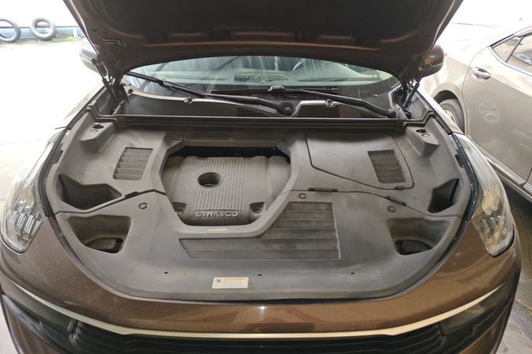 Used Lynk & Co 01 2017 2.0T Two-Wheel-Drive Version Engine Bay
