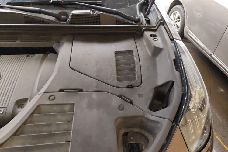 Used Lynk & Co 01 2017 2.0T Two-Wheel-Drive Version Engine Bay Left