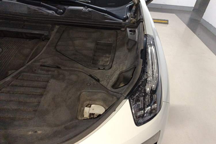 Used Lynk & Co 01 2017 2.0T Four-Wheel Drive Pro Edition Engine Bay Left