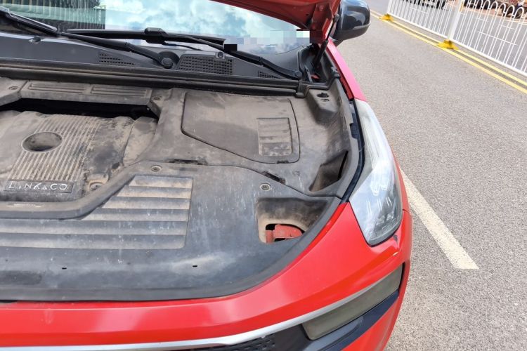 Used Lynk & Co 01 2017 2.0T Four-Wheel Drive Pro Edition Engine Bay Left