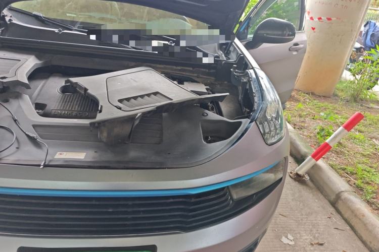 Used Lynk & Co 01 2017 2.0T Two-Wheel Drive Zhaopu Version Engine Bay Left