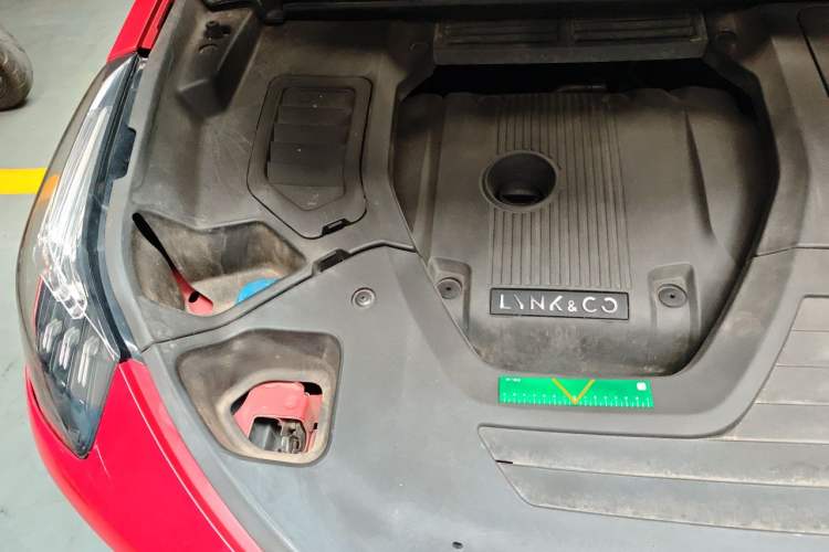Used Lynk & Co 01 2017 2.0T Four-Wheel Drive Pro Edition Engine Bay Right