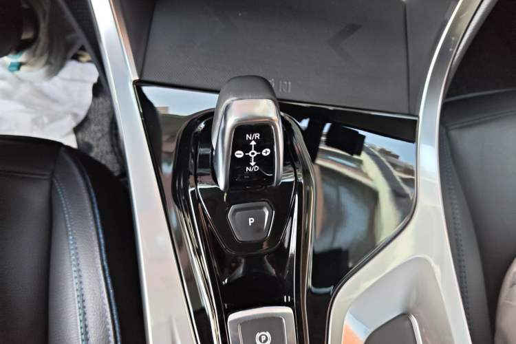 Used Lynk & Co 01 2017 2.0T Two-Wheel Drive Zhaopu Version Gear Lever