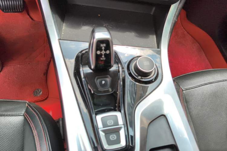 Used Lynk & Co 01 2017 2.0T Four-Wheel Drive Pro Edition Gear Lever