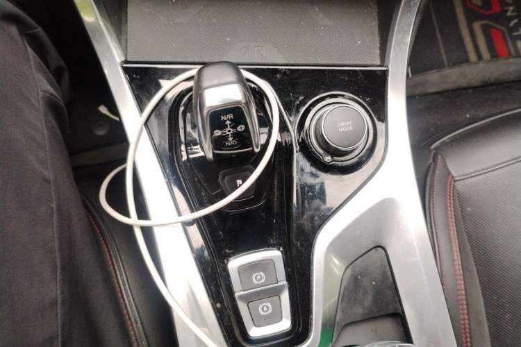 Used Lynk & Co 01 2017 2.0T Four-Wheel Drive Limited-Edition Gear Lever