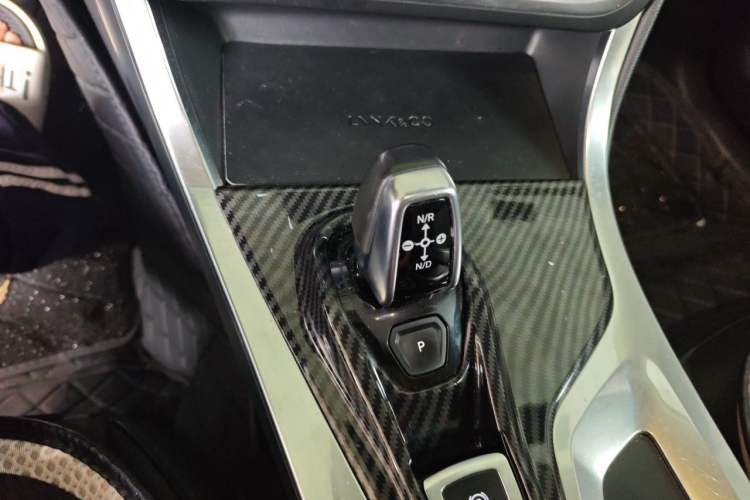 Used Lynk & Co 01 2017 2.0T Two-Wheel Drive Zhaopu Version Gear Lever