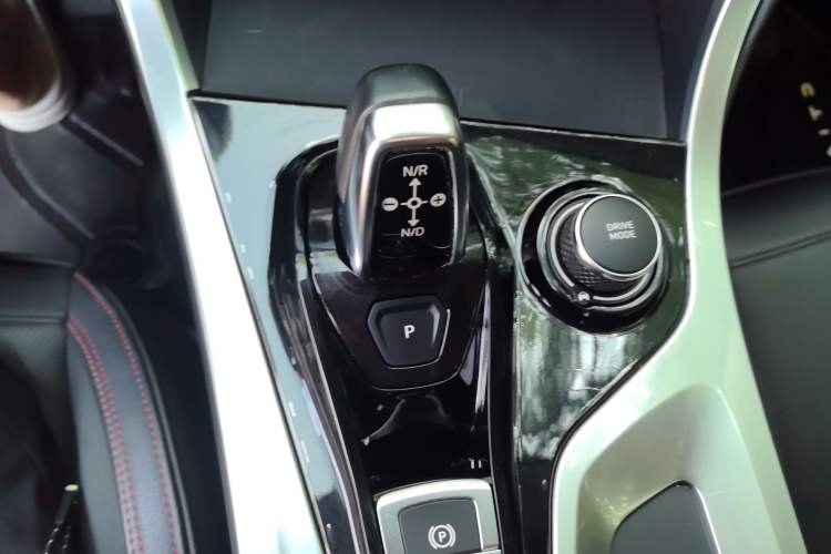 Used Lynk & Co 01 2017 2.0T Four-Wheel Drive Pro Edition Gear Lever