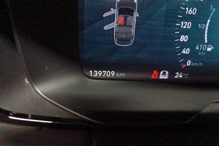 Used Lynk & Co 01 2017 2.0T Four-Wheel Drive Pro Edition Odometer Close Up
