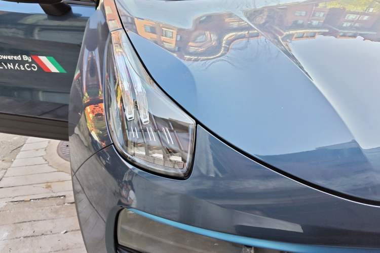 Used Lynk & Co 01 2017 2.0T Two-Wheel Drive Zhaopu Version Right Front Headlight
