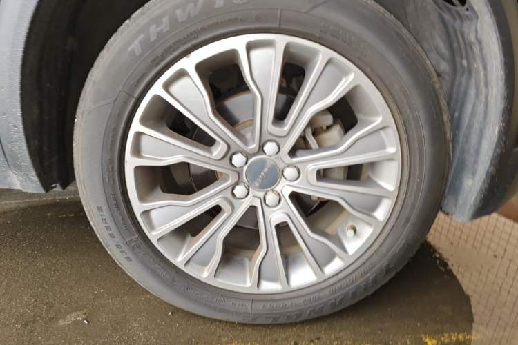 Used Lynk & Co 01 2017 2.0T Two-Wheel-Drive Version Right Front Wheel Hub