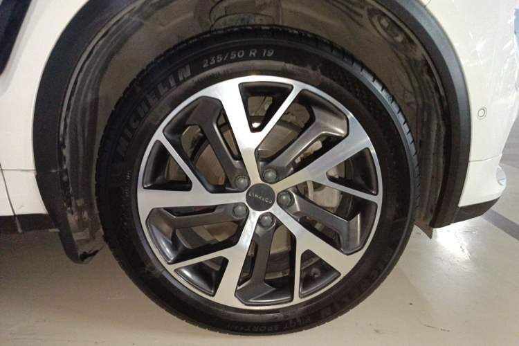 Used Lynk & Co 01 2017 2.0T Four-Wheel Drive Pro Edition Right Front Wheel Hub
