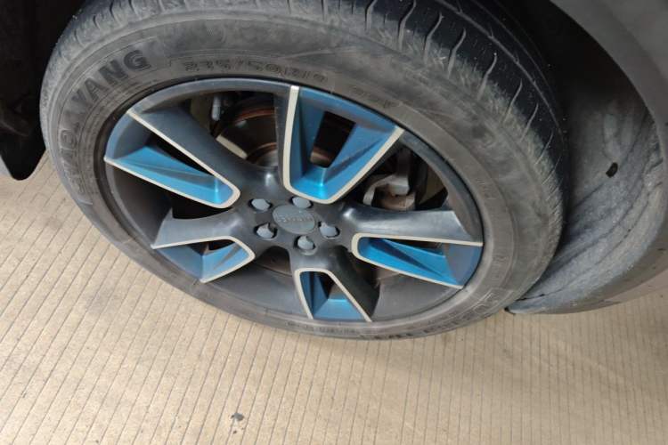 Used Lynk & Co 01 2017 2.0T Two-Wheel Drive Zhaopu Version Right Front Wheel Hub