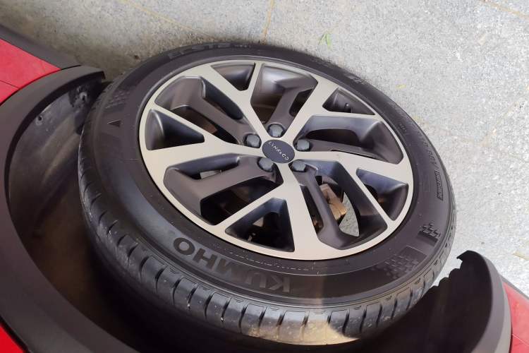 Used Lynk & Co 01 2017 2.0T Four-Wheel Drive Pro Edition Right Front Wheel Hub