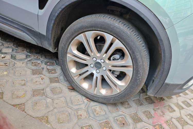 Used Lynk & Co 01 2017 2.0T Two-Wheel Drive Pro Edition Right Front Wheel Hub