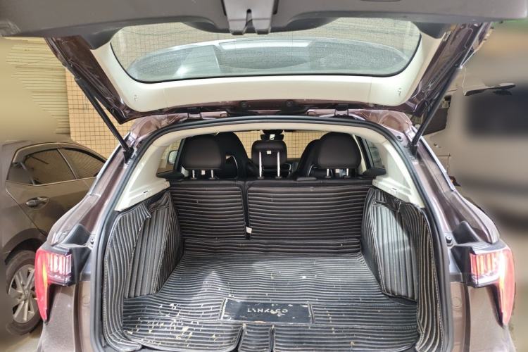 Used Lynk & Co 01 2017 2.0T Two-Wheel-Drive Version Trunk