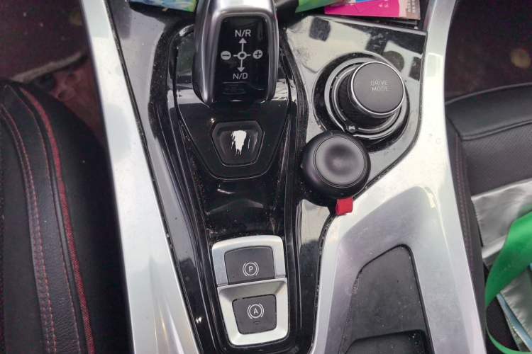 Used Lynk & Co 01 2017 2.0T Four-Wheel Drive Pro Edition Gear Lever