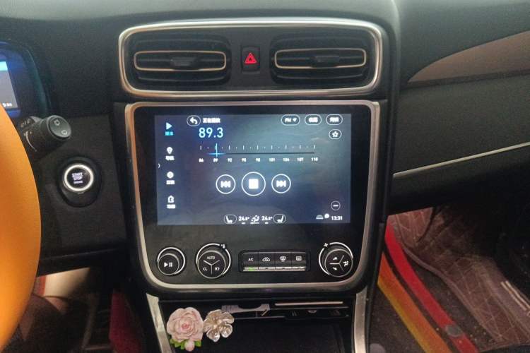 Used Lynk & Co 01 2017 2.0T Two-Wheel Drive Pro Edition Audio And AC Panel