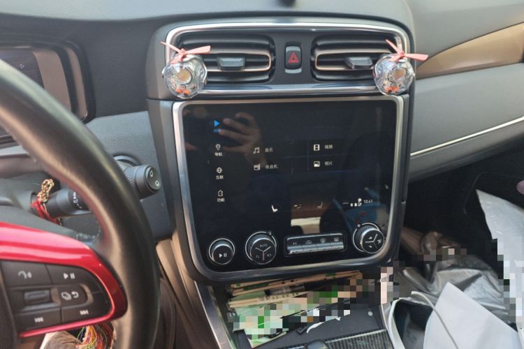 Used Lynk & Co 01 2017 2.0T Two-Wheel-Drive Version Audio And AC Panel