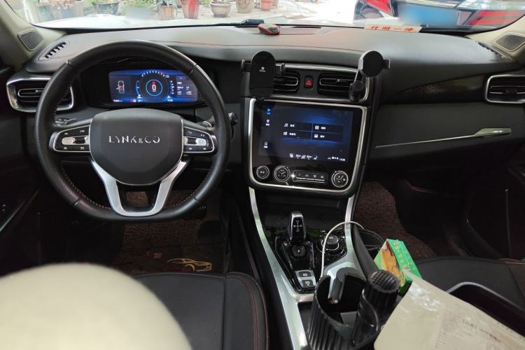 Used Lynk & Co 01 2017 2.0T Four-Wheel Drive Pro Edition Center Console