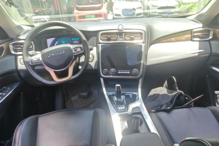 Used Lynk & Co 01 2017 2.0T Two-Wheel Drive Pro Edition Center Console
