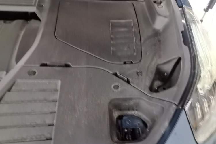 Used Lynk & Co 01 2017 2.0T Two-Wheel Drive Zhaopu Version Engine Bay Left