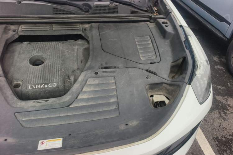 Used Lynk & Co 01 2017 2.0T Four-Wheel Drive Pro Edition Engine Bay Left