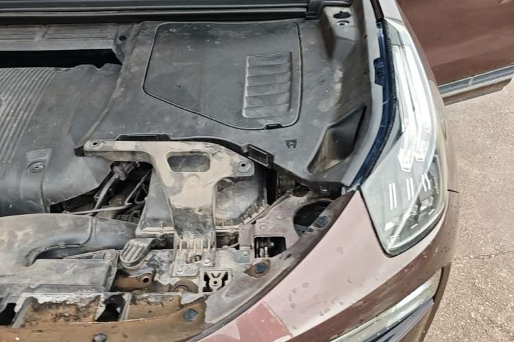 Used Lynk & Co 01 2017 2.0T Two-Wheel Drive Pro Edition Engine Bay Left