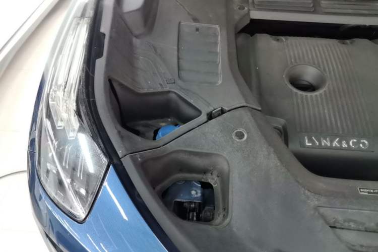 Used Lynk & Co 01 2017 2.0T Two-Wheel Drive Zhaopu Version Engine Bay Right