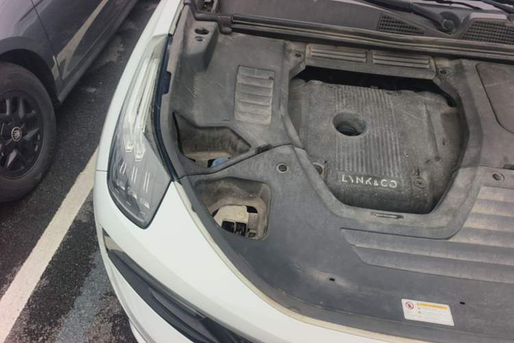 Used Lynk & Co 01 2017 2.0T Four-Wheel Drive Pro Edition Engine Bay Right
