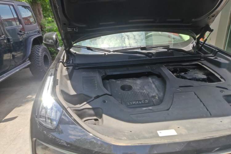 Used Lynk & Co 01 2017 2.0T Two-Wheel Drive Pro Edition Engine Bay Right
