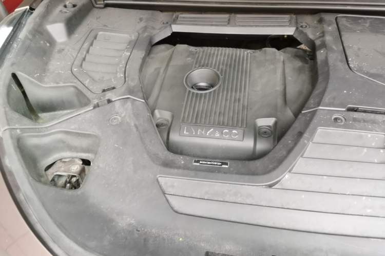 Used Lynk & Co 01 2017 2.0T Two-Wheel Drive Pro Edition Engine Bay Right