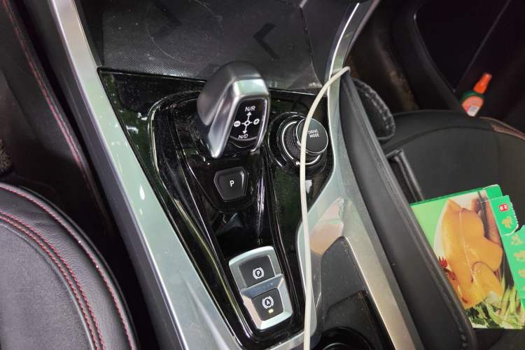 Used Lynk & Co 01 2017 2.0T Four-Wheel Drive Pro Edition Gear Lever