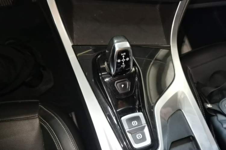 Used Lynk & Co 01 2017 2.0T Two-Wheel Drive Pro Edition Gear Lever