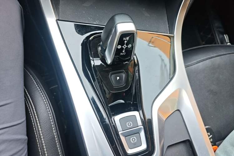Used Lynk & Co 01 2017 2.0T Two-Wheel Drive Pro Edition Gear Lever
