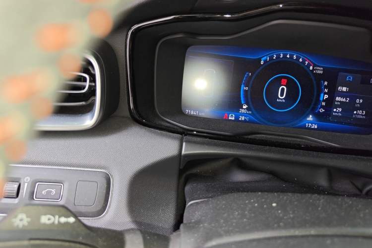 Used Lynk & Co 01 2017 2.0T Four-Wheel Drive Pro Edition Odometer Close Up