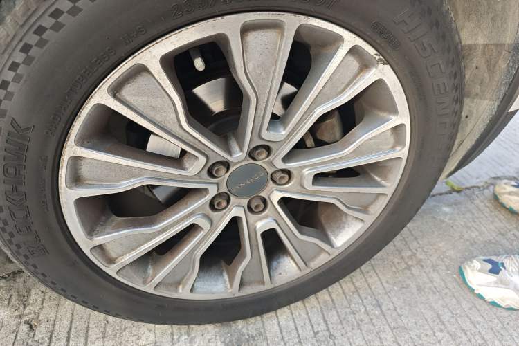 Used Lynk & Co 01 2017 2.0T Two-Wheel-Drive Version Right Front Wheel Hub