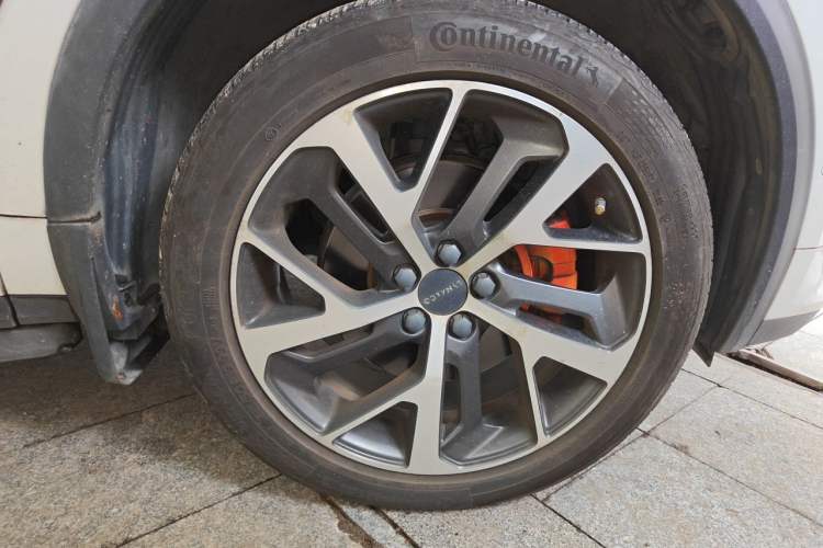 Used Lynk & Co 01 2017 2.0T Four-Wheel Drive Pro Edition Right Front Wheel Hub