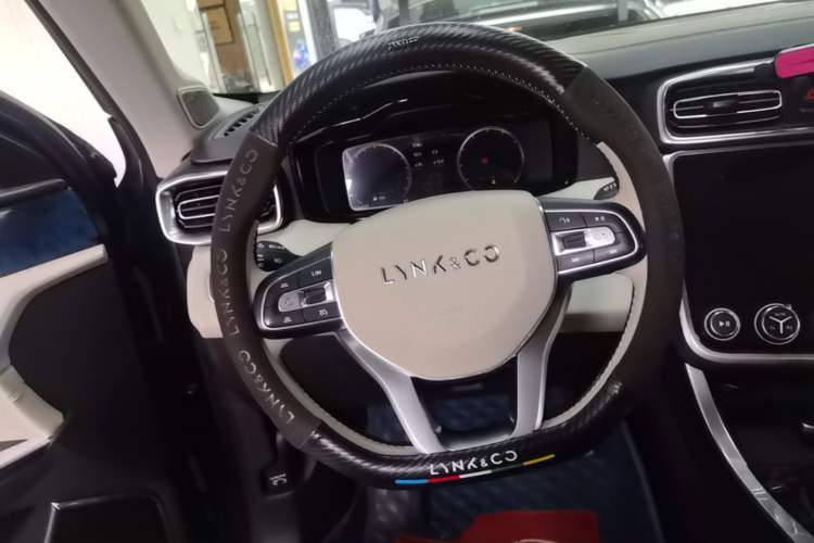 Used Lynk & Co 01 2017 2.0T Two-Wheel Drive Zhaopu Version Steering Wheel