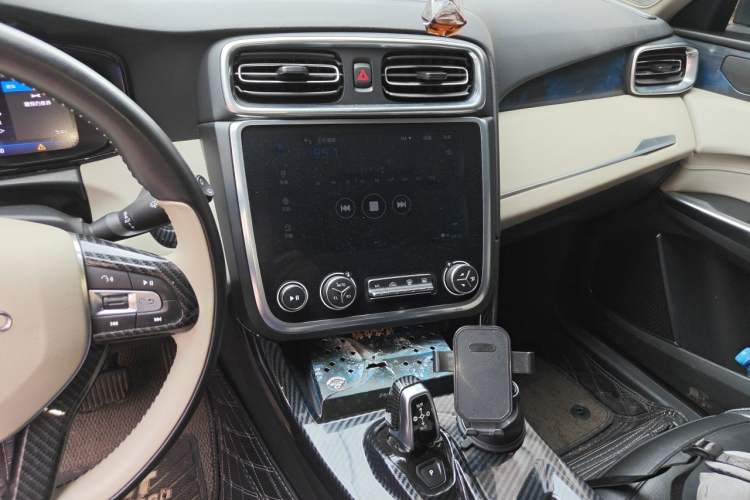 Used Lynk & Co 01 2017 2.0T Two-Wheel Drive Zhaopu Version Audio And AC Panel