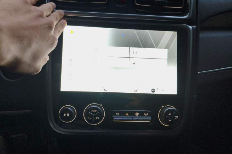 Used Lynk & Co 01 2017 2.0T Two-Wheel-Drive Version Audio And AC Panel