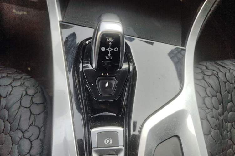 Used Lynk & Co 01 2017 2.0T Two-Wheel Drive Pro Edition Gear Lever