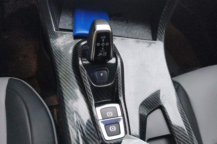 Used Lynk & Co 01 2017 2.0T Two-Wheel-Drive Version Gear Lever